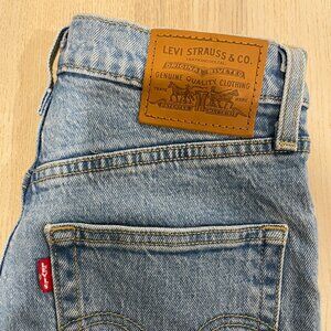 Woman’s Levi Ribcage Straight Ankle